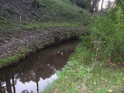 Pěšina po levém břehu Augšperského potoka je krajně nespolehlivá, za mokra pak zcela nespolehlivá.