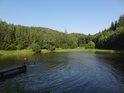 Chovný dolní rybník umožňuje koupání a to je v létě žádoucí.