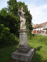 Svatý Jan Nepomucký, jinak též Johánek z Pomuku, patří jak jinak, k vodě, socha z roku 1847, Chábory.