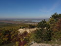 Severozápadní výhled z Pálavy přes cíp Horních Věstonic na Horní Mušovskou nádrž.