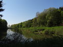 Rybník Horní Svrčov pohledem shora z hráze rybníka nejhornější Svrčov.