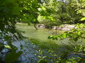 Řeka Morava tvoří přirozenou západní hranici přírodní rezervace Doubrava.
