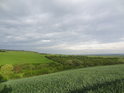 Pohled z východního cípu chráněného území Hrubá louka na údolí Mouřínovského potoka.