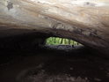 Pohled z dómu Jeskyně Pekárna k vstupu.