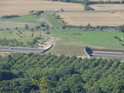 Biologický koridor přes dálnici D8 pohledem shora z Lovoše.