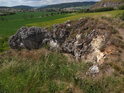 V severní částí Čebínské pecky to vypadá, jako by zde býval byl malý lom.