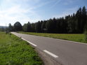 Silnice II/354 a cedule konec obce Křižánky na hranici chráněného území.
