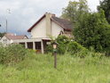 Chráněné území se nachází hned naproti železniční stanici Křemže.