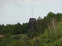 Rozhledna Bára II je z chráněného území Na Skalách na dohled optikou fotoaparátu.