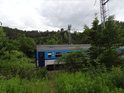 Poslední vagón vlaku do Brna, takový je častý pohled z chráněného území Obřanská stráň.
