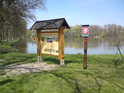 Malé informační centrum u rybníka Datlík.