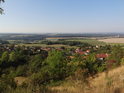 Výhled na obec Střemošice, severní část.